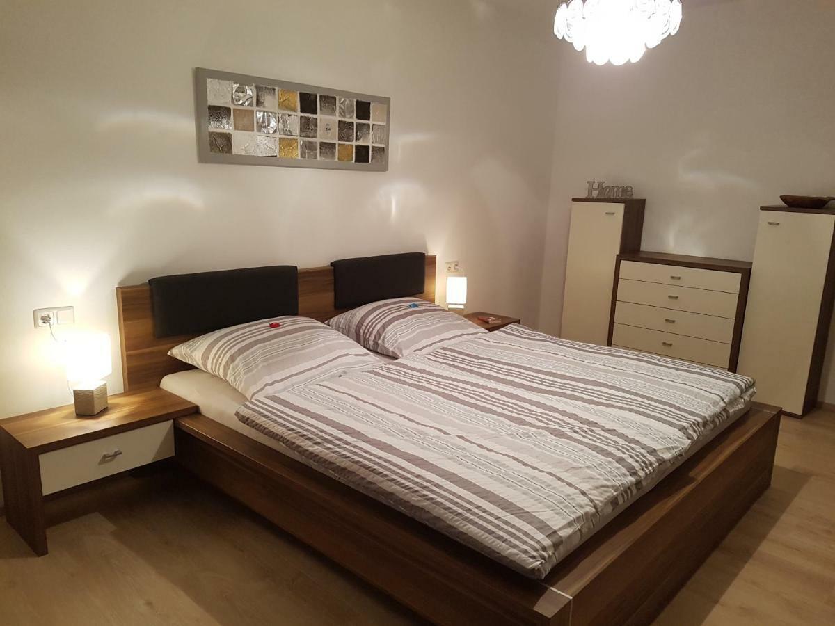 Andys Ferienwohnung Нойщад ан дер Валднаб Екстериор снимка